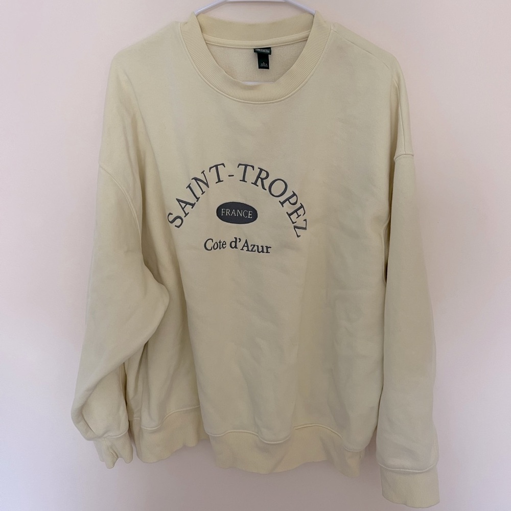 Wild Fable crewneck. Size large. Comes from a smoke free home.